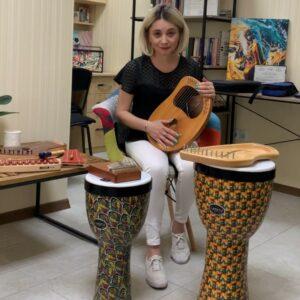 Hilfsprojekte für ukrainische Musiktherapeut:innen. Gulsanam Sadik