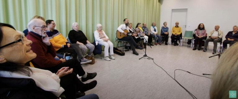 „Musik, Kultur und Gesundheit – Musiktherapeutische Potenziale für die Gesellschaft“ von Volker Bernius und Andreas Wölfl (erschienen beim Reichert-Verlag). Rezension von Prof. Dr. Jürgen Oberschmidt.